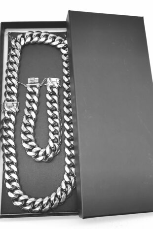 Schwarze Geschenkbox-Halskette lang