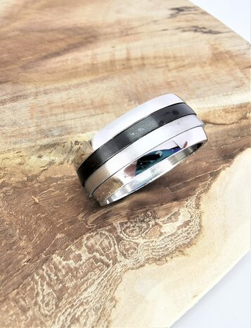 Edelstahl breit - Spannung - Spinning - Ringe - Dreifachfarbe. Dieser Ring ist sowohl für Damen als auch für Herren geeignet.