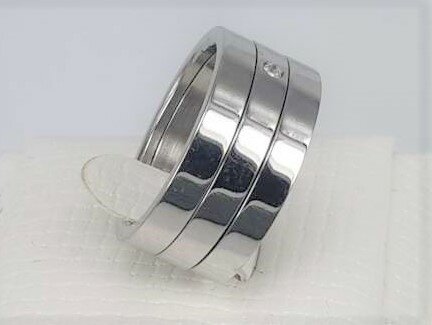 RVS brede triple  stress - spinning ringen met kleine zirkonia in middenste ring.  doos 36 st