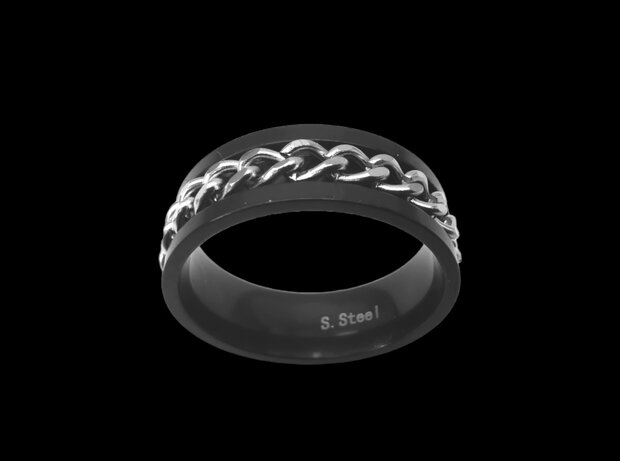 Gebürsteter Stahl - Stress - schwarzer Ring mit silberner Gliederkette. 