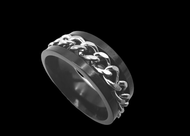 Geborsteld Staal - stress - zwart ring met zilver schakel ketting. 