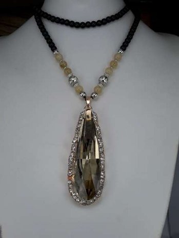 Kralenketting, 75 cm, zwart en zilverkl. kralen en beige edelsteen in 4 kleur verkrijgbaar.