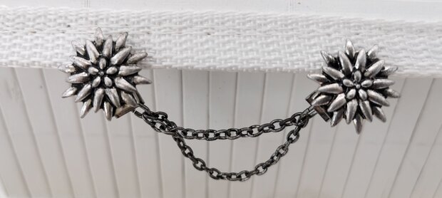 Clips met dubbel ketting, Edelweiss in zilverkleur.