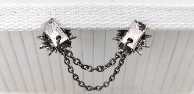 Clips met dubbel ketting, Edelweiss in zilverkleur.