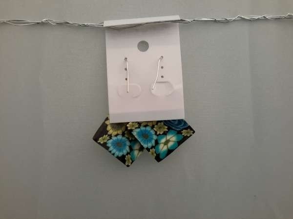 Oorbellen, polymere klei hanger, gebogen vierkant, bloemenreliëf met strass