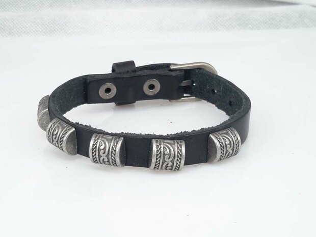 Lederarmband, 5 halbrunde Bolzen, Schnalle