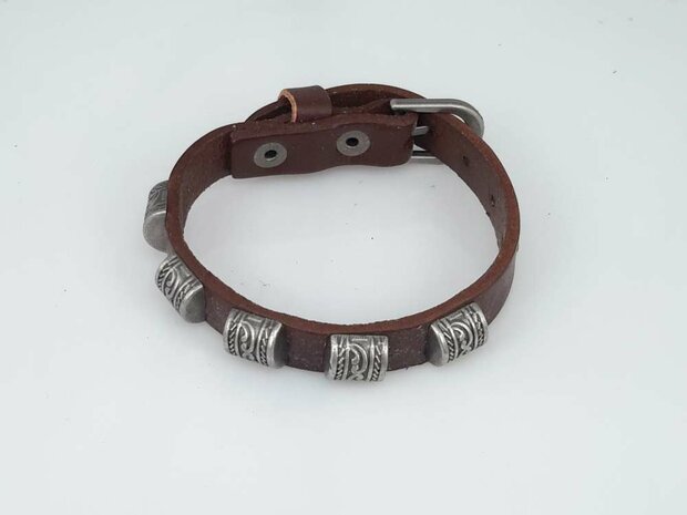 Leren Armband, 5 studs half rond, gesp