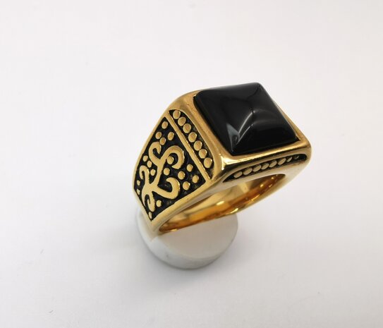 Edelstahl-Edelstein-quadratischer schwarzer Onyx-Goldring. mit schwarz/goldenen Mustern an der Seite.