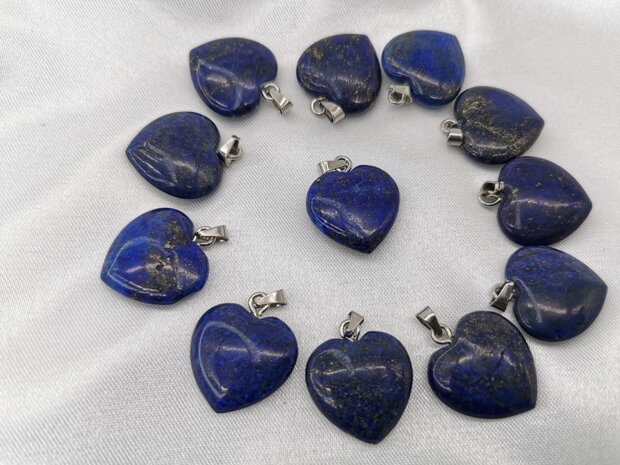 Halskette mit Anhänger, Lapislazuli-Herz, Quarz-Edelstein.