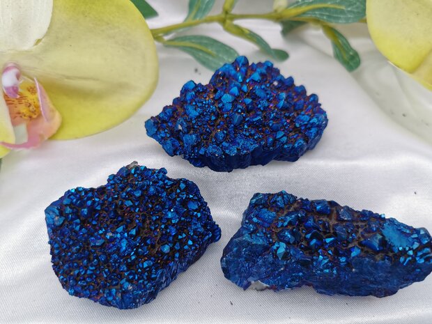 230gr 3dlg Aura kwarts cluster cobalt & titanium