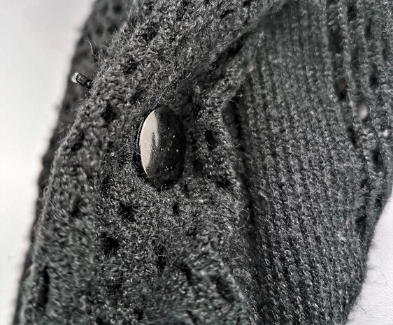 Magnetbrosche - Schwarze Farbe - Feder - Strass, perfekt um Schals, Schal und Strickjacke ohne Löcher zu verschließen.