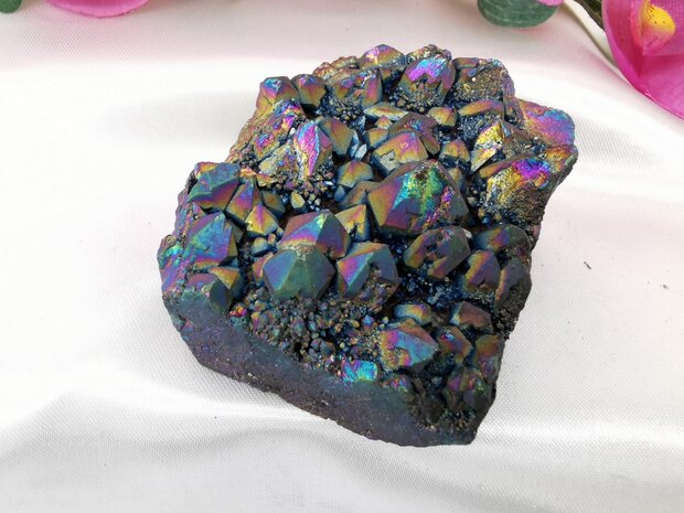 200gr Aura kwarts cluster, titanium rainbow