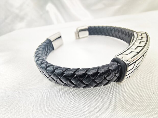 Geflochtenes Herrenarmband aus schwarzem Leder - Motivplatte aus Edelstahlbändern