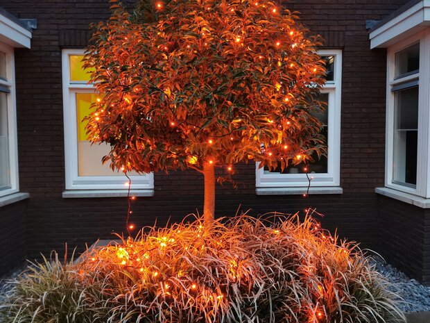 Oranje lichtsnoer, 200 oranje leds, 20 meter, 8 progamma’s & afstandsbedienig, doorkoppelbaar, IP44, voor binnen en buiten