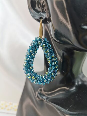 RVS Goldfarbene Ohrringe mit blauen/grünen Glasperlen im Facettenschliff