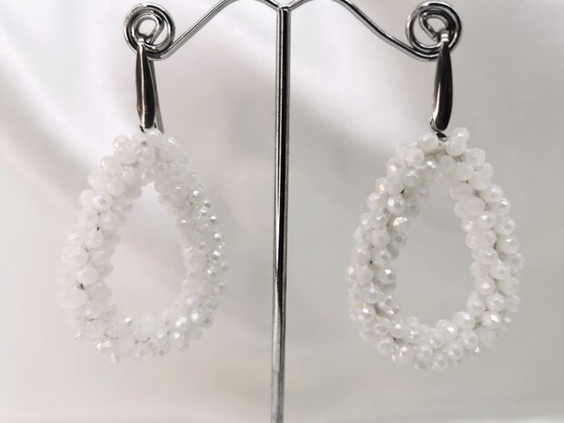 RVS Silberohrringe mit facettierten Ohrringen aus weißen Glasperlen
