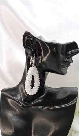 RVS Silberohrringe mit facettierten Ohrringen aus weißen Glasperlen