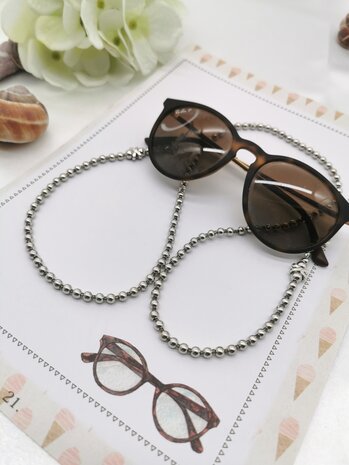 Trendige 2-in-1-Sonnenbrille/Halskette – Brillenband, Perlen -L70 cm silberne Kugeln