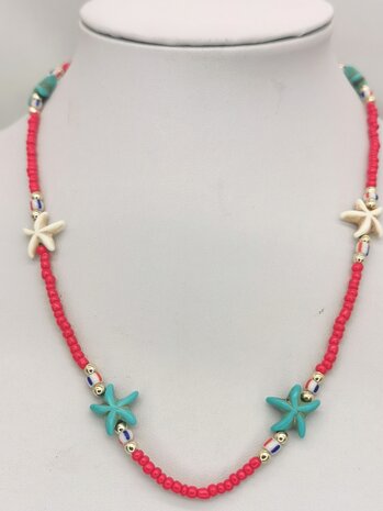 Halskette aus roten Perlen mit blauem und weißem Edelstein-Seestern