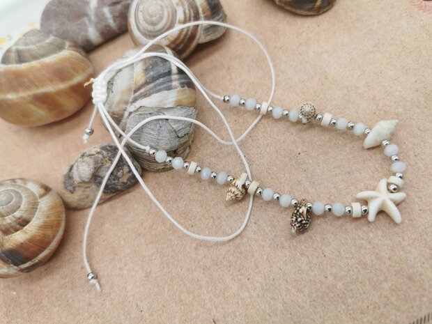 Fußkettchen Bohemian mit gerippter Hornschale, facettierten Perlen, Seestern, weißem Seil.