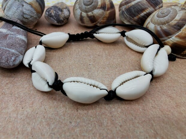 Muschelarmband/Fußkettchen, 8 echte Muscheln, schwarzes Seil und Holzperlen.