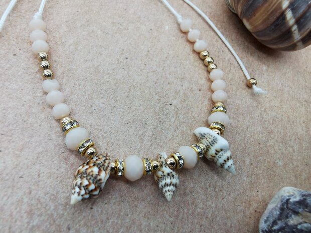 Armband Bohemian, muscheln, facettierten Perlen, goldfarbenen Zirkonia und Perlen, weißem seil