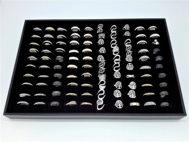 Display zwart velours met pvc deksel voor 100 ringen