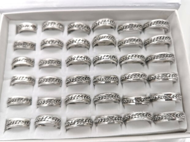 RVS anti stress ring zilver met schakel motief, doos 36 stuks.