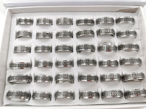 RVS anti stress ring zilver met zwart golven motief, doos 36 stuks