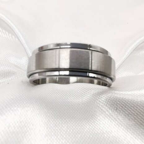 RVS zilverkleurig anti stress ring met geborsteld zilver bovenring, doos 36 stuks 