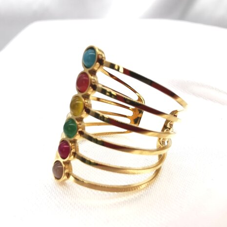 Breiter, eleganter Ring aus Edelstahl mit mehrfarbigen Natursteinen. Einheitsgröße