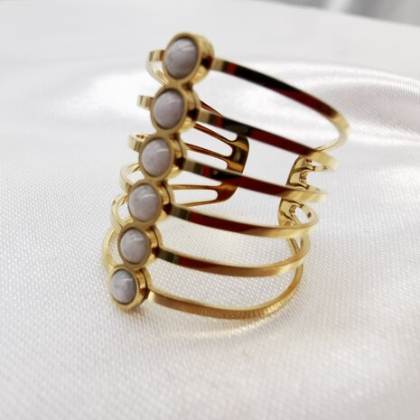 Breiter, eleganter Ring aus Edelstahl mit weißen Jade-Natursteinen. Einheitsgröße