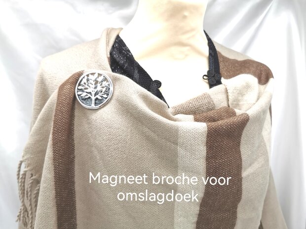 Magneet broche, Levensboom Design, 3 kleur bladeren en zilverkleur nerf, Ø 46 mm.