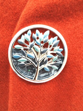Magnetbrosche, Lebensbaum-Design, blaue Blätter und silberne Maserung, Ø 46 mm.