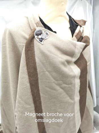 Magneet broche, Uniek Design, hartje, steentjes, Paars kleur, L 49 mm.