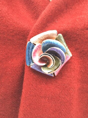 Magnetbrosche, Rose, Mehrfarbig 3D, Ø 41 mm.