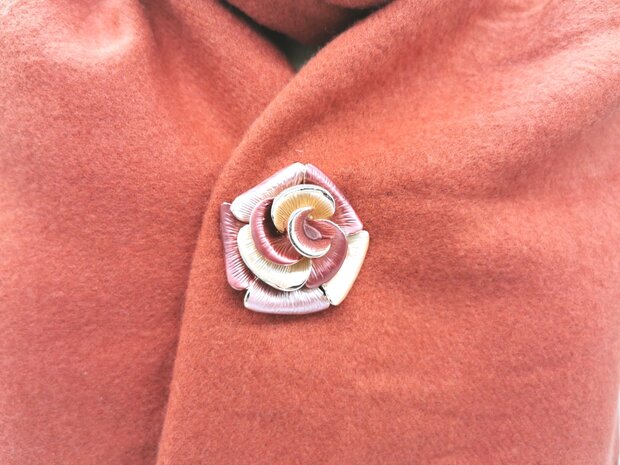 Magnetbrosche, Rose, Farbe rot 3D, Ø 41 mm.