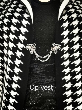 Clips met dubbel ketting, barok style in kleur antiek zilver look.