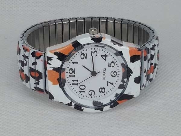 Dames rekband horloge met witte tijger print.