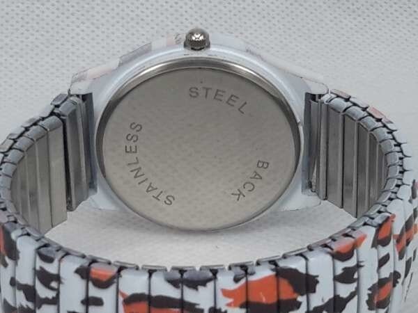 Dames rekband horloge met witte tijger print.