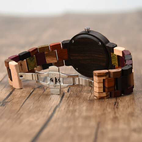 Dunklem Holzuhr, Armband aus Holzgliedern, schwarzes Zifferblatt, Tag und Datum, Uhrenschließe