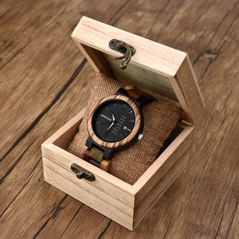 Dunklem Holzuhr, Armband aus Holzgliedern, schwarzes Zifferblatt, Tag und Datum, Uhrenschließe