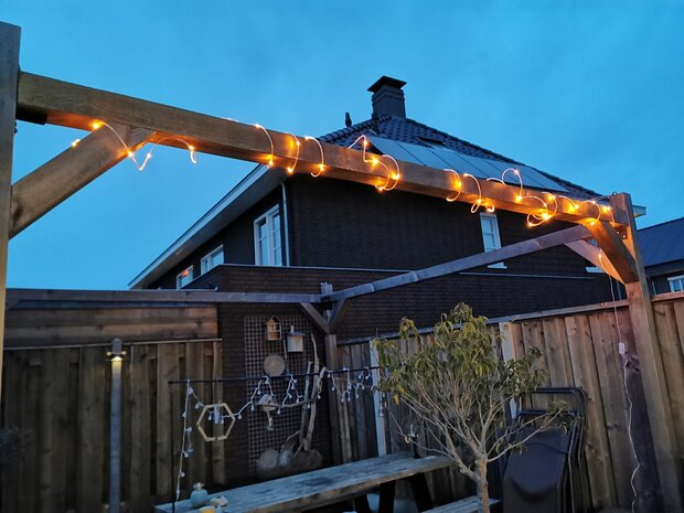 Ledlooplichtslang, 100 leds, 10 meter, 8 progamma’s, IP44. voor binnen en buiten