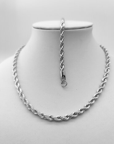 RVS Set Zilverkleurige twisted ketting met armband