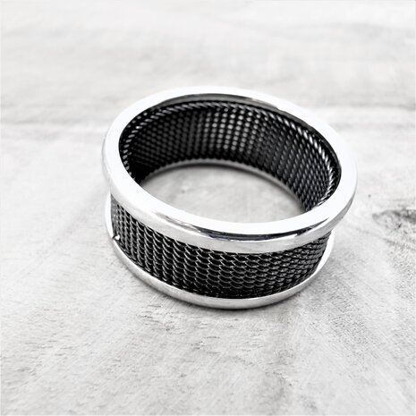 Edelstahl Ringe breit, schwarze Masche