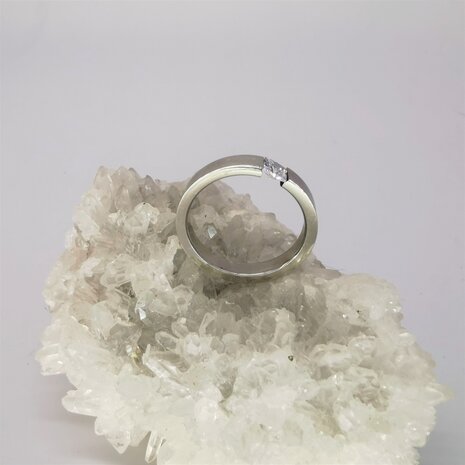 Edelstahl - elegant - Ring mit quadratischem 4 mm Kristall