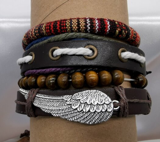 15 Set mit 4 trendigen Leder-, Perlen- und Seilarmbändern.