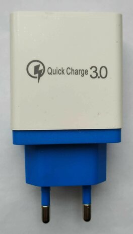 "Quick Charge 3.0" Schnellladegerät ; 3x usb + 1x QC 3.0 usb