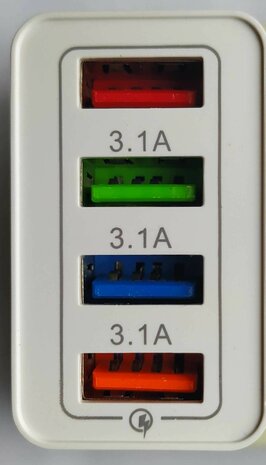 "Quick Charge 3.0" Schnellladegerät ; 3x usb + 1x QC 3.0 usb