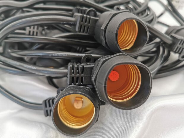 Prikkabel, 10 mtr 18 fittingen + contrastekker en 18 led lamp naar keuze.